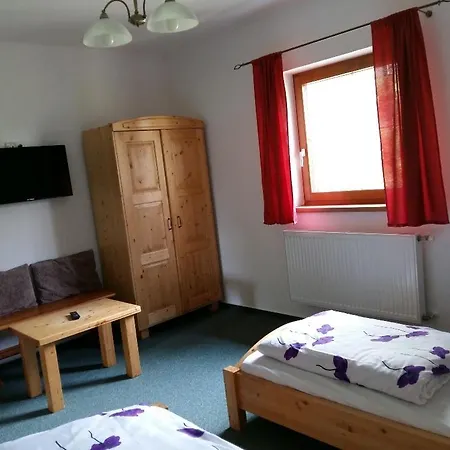 U Stribrneho Jelena Gasthof 3*